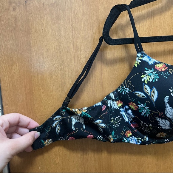 Victoria’s Secret Very Sexy Push-Up Bra on Floral Design - Picture 8 of 8